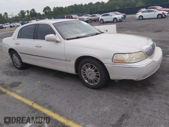 ✅ 2007 Lincoln Town Car Signature Limited • VIN: 1LNHM82V87Y604451 • Lot: 45278792. Listed on IAAI with 187,796 mi. Free auction sales archive from the USA and detailed vehicle history report at DreamBid. Image 1.