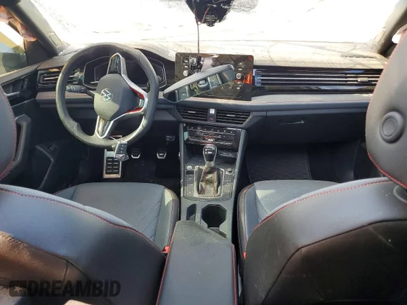 ✅ 2025 Volkswagen Jetta Autobahn • VIN: 3VW1T7BU9SM059937 • Lot: 45553296. Wystawiony na Copart z przebiegiem 14 846 mil. Bezpłatny archiwum sprzedaży aukcyjnych z USA i szczegółowy raport historii pojazdu na DreamBid. Zdjęcie 8.