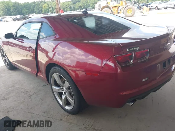 ✅ 2010 Chevrolet Camaro 1SS • VIN: 2G1FJ1EJ4A9220305 • Lot: 45497544. Wystawiony na IAAI z przebiegiem 185 868 mil. Bezpłatny archiwum sprzedaży aukcyjnych z USA i szczegółowy raport historii pojazdu na DreamBid. Zdjęcie 3.
