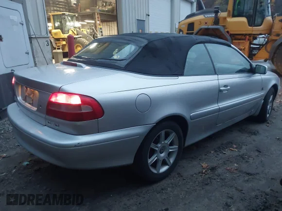 ✅ 2001 Volvo C70 • VIN: YV1NC53D71J017411 • Лот: 43558659. Опубліковано раніше на IAAI з пробігом 135 693 миль. Безкоштовний доступ до архіву аукціонних продажів зі США та докладний звіт про історію автомобіля на DreamBid. Зображення 4.