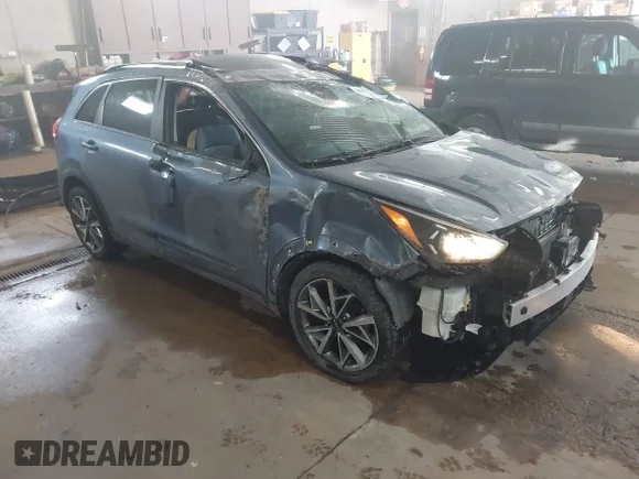 ✅ 2022 Kia Niro Touring SE • VIN: KNDCC3LC0N5532435 • Лот: 44209048. Опубликован ранее на IAAI с пробегом 67 856 миль. Бесплатный доступ к архиву аукционных продаж из США и подробный отчёт об истории автомобиля на DreamBid. Изображение 1.