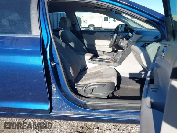 ✅ 2015 Hyundai Sonata SE • VIN: 5NPE24AF7FH201691 • Lot: 44623500. Wystawiony na IAAI z przebiegiem 188 752 mil. Bezpłatny archiwum sprzedaży aukcyjnych z USA i szczegółowy raport historii pojazdu na DreamBid. Zdjęcie 5.