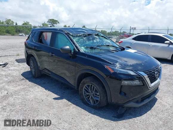 ✅ 2023 Nissan Rogue S • VIN: 5N1BT3AA0PC890528 • Лот: 45112110. Опубліковано раніше на IAAI з пробігом 26 609 миль. Безкоштовний доступ до архіву аукціонних продажів зі США та докладний звіт про історію автомобіля на DreamBid. Зображення 1.