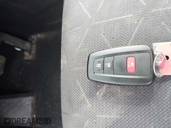 ✅ 2025 Toyota RAV4 XLE • VIN: JTMP1RFV4SJ043207 • Lot: 44902129. Wystawiony na IAAI z przebiegiem 12 371 mil. Bezpłatny archiwum sprzedaży aukcyjnych z USA i szczegółowy raport historii pojazdu na DreamBid. Zdjęcie 11.