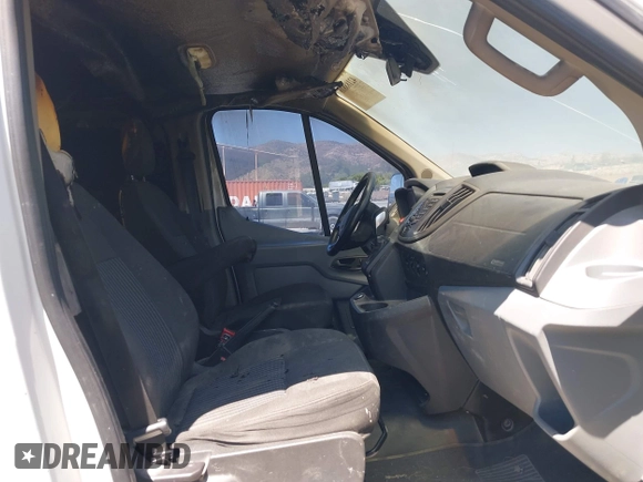 ✅ 2017 Ford Transit • VIN: 1FTYR2YM5HKA65955 • Lot: 42188818. Wystawiony na IAAI z przebiegiem Nie podano. Bezpłatny archiwum sprzedaży aukcyjnych z USA i szczegółowy raport historii pojazdu na DreamBid. Zdjęcie 5.
