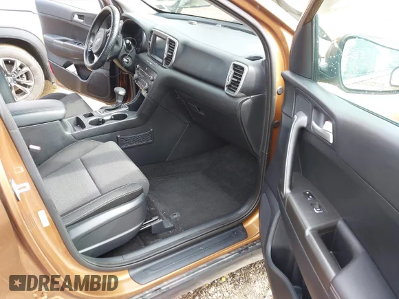 ✅ 2019 Kia Sportage LX • VIN: KNDPMCACXK7604517 • Lot: 44589256. Wystawiony na IAAI z przebiegiem 77 147 mil. Bezpłatny archiwum sprzedaży aukcyjnych z USA i szczegółowy raport historii pojazdu na DreamBid. Zdjęcie 5.