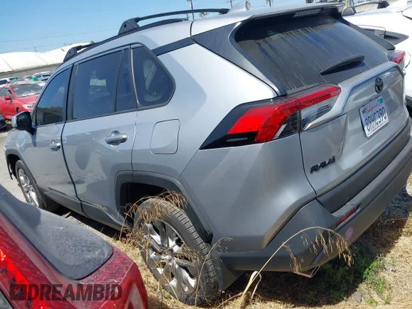 ✅ 2020 Toyota RAV4 XLE Premium • VIN: JTMC1RFV5LJ021667 • Лот: 45539461. Опубліковано раніше на IAAI з пробігом 13 063 миль. Безкоштовний доступ до архіву аукціонних продажів зі США та докладний звіт про історію автомобіля на DreamBid. Зображення 3.