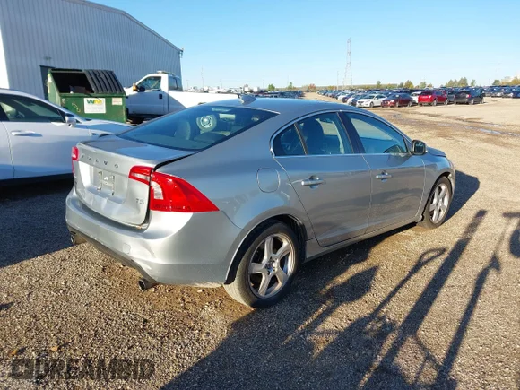 ✅ 2013 Volvo S60 T5 Premier • VIN: YV1612FS7D2181436 • Лот: 43485078. Опубліковано раніше на IAAI з пробігом 64 851 миль. Безкоштовний доступ до архіву аукціонних продажів зі США та докладний звіт про історію автомобіля на DreamBid. Зображення 4.