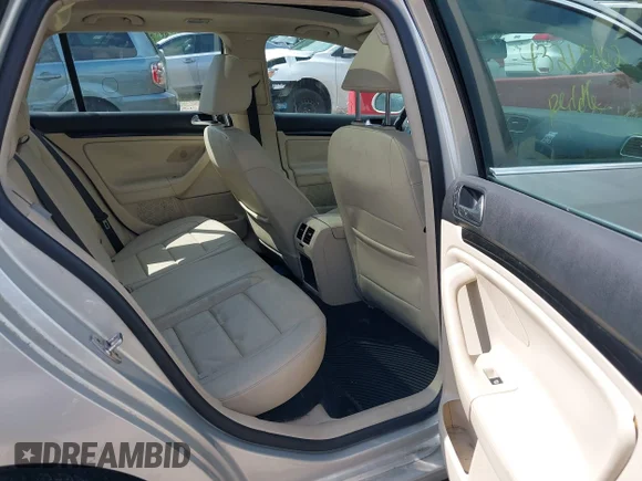 ✅ 2011 Volkswagen Jetta TDI • VIN: 3VWPL8AJ3BM604912 • Lot: 43211702. Wystawiony na IAAI z przebiegiem 137 716 mil. Bezpłatny archiwum sprzedaży aukcyjnych z USA i szczegółowy raport historii pojazdu na DreamBid. Zdjęcie 8.
