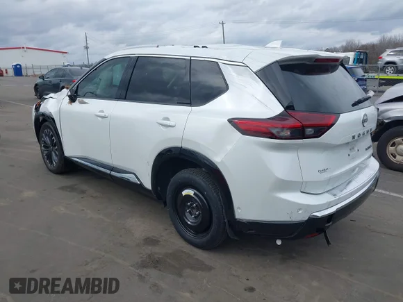 ✅ 2024 Nissan Rogue Platinum • VIN: JN8BT3DC4RW071948 • Lot: 44421312. Wystawiony na IAAI z przebiegiem 22 543 mil. Bezpłatny archiwum sprzedaży aukcyjnych z USA i szczegółowy raport historii pojazdu na DreamBid. Zdjęcie 3.