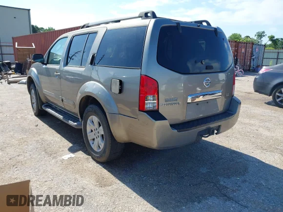 ✅ 2005 Nissan Pathfinder LE • VIN: 5N1AR18U95C733219 • Lot: 45186840. Wystawiony na IAAI z przebiegiem 246 565 mil. Bezpłatny archiwum sprzedaży aukcyjnych z USA i szczegółowy raport historii pojazdu na DreamBid. Zdjęcie 3.