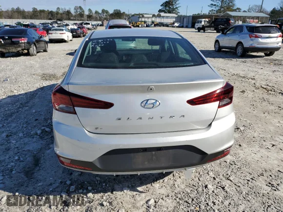 ✅ 2019 Hyundai Elantra SE • VIN: 5NPD74LF1KH445292 • Лот: 71728132. Опубликован ранее на Copart с пробегом 84 206 миль. Бесплатный доступ к архиву аукционных продаж из США и подробный отчёт об истории автомобиля на DreamBid. Изображение 6.