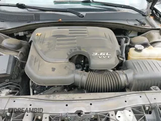 ✅ 2019 Chrysler 300 S • VIN: 2C3CCABG7KH733170 • Lot: 43311271. Wystawiony na IAAI z przebiegiem 154 219 mil. Bezpłatny archiwum sprzedaży aukcyjnych z USA i szczegółowy raport historii pojazdu na DreamBid. Zdjęcie 20.