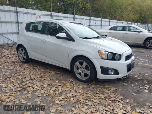 ✅ 2016 Chevrolet Sonic LT • VIN: 1G1JC6SBXG4163750 • Lot: 43475974. Wystawiony na IAAI z przebiegiem 129 260 mil. Bezpłatny archiwum sprzedaży aukcyjnych z USA i szczegółowy raport historii pojazdu na DreamBid. Zdjęcie 1.