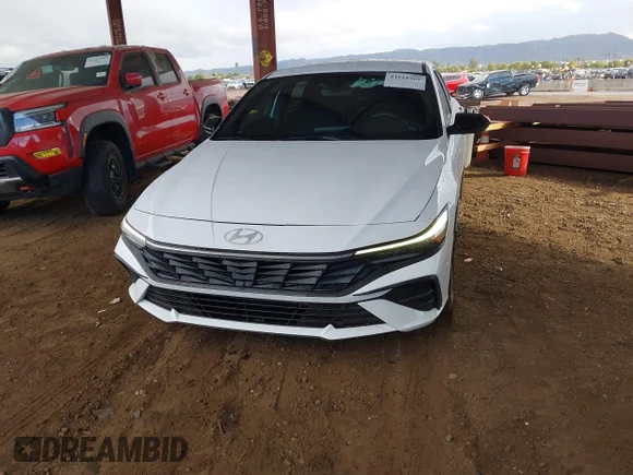 ✅ 2025 Hyundai Elantra SEL Sport • VIN: KMHLM4DG4SU995440 • Lot: 44115261. Wystawiony na IAAI z przebiegiem 22 608 mil. Bezpłatny archiwum sprzedaży aukcyjnych z USA i szczegółowy raport historii pojazdu na DreamBid. Zdjęcie 6.