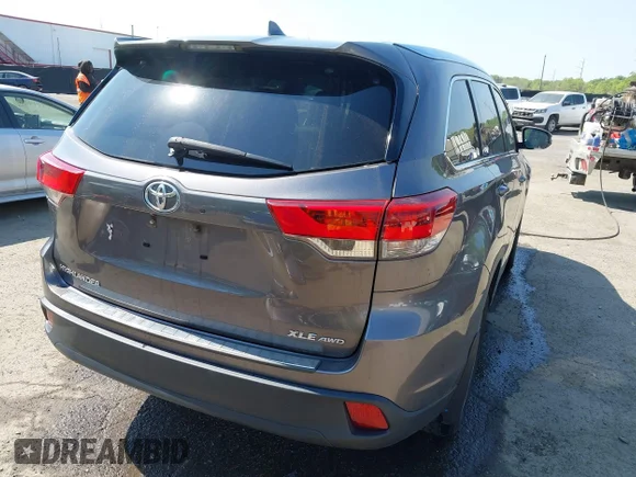 ✅ 2019 Toyota Highlander SE • VIN: 5TDJZRFH7KS610439 • Lot: 44932676. Wystawiony na IAAI z przebiegiem 75 403 mil. Bezpłatny archiwum sprzedaży aukcyjnych z USA i szczegółowy raport historii pojazdu na DreamBid. Zdjęcie 4.