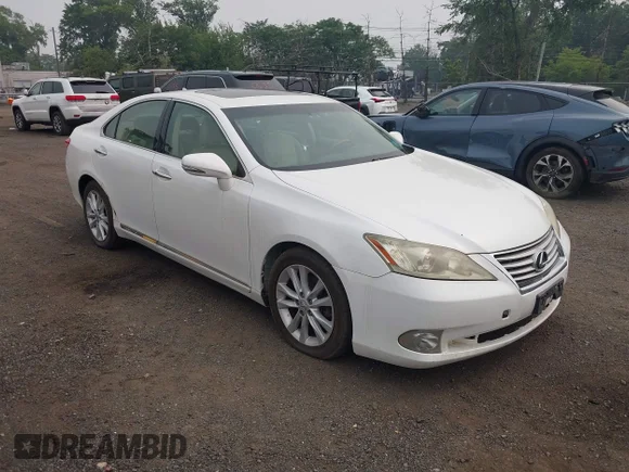 ✅ 2011 Lexus ES 330 • VIN: JTHBK1EG0B2449179 • Lot: 45645738. Wystawiony na IAAI z przebiegiem 205 365 mil. Bezpłatny archiwum sprzedaży aukcyjnych z USA i szczegółowy raport historii pojazdu na DreamBid. Zdjęcie 1.