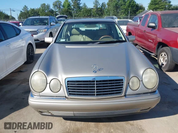 ✅ 1999 Mercedes-Benz E 320 • VIN: WDBJF65H8XA773001 • Лот: 45318303. Опубліковано раніше на IAAI з пробігом 155 398 миль. Безкоштовний доступ до архіву аукціонних продажів зі США та докладний звіт про історію автомобіля на DreamBid. Зображення 6.