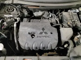 ✅ 2018 Mitsubishi Outlander ES • VIN: JA4AD2A37JJ005280 • Lot: 92532295. Wystawiony na Copart z przebiegiem 96 908 mil. Bezpłatny archiwum sprzedaży aukcyjnych z USA i szczegółowy raport historii pojazdu na DreamBid. Zdjęcie 14.