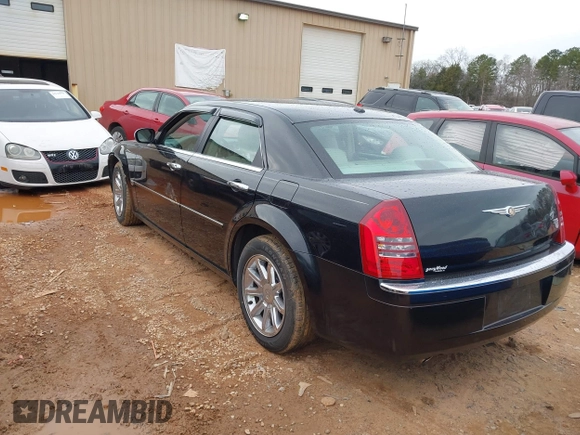 ✅ 2006 Chrysler 300 C • VIN: 2C3KA63H66H449346 • Lot: 44146815. Wystawiony na IAAI z przebiegiem 57 604 mil. Bezpłatny archiwum sprzedaży aukcyjnych z USA i szczegółowy raport historii pojazdu na DreamBid. Zdjęcie 3.