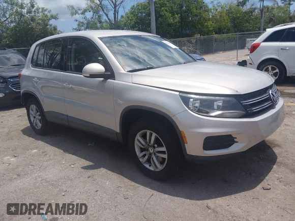 ✅ 2013 Volkswagen Tiguan S • VIN: WVGAV3AX8DW574329 • Lot: 45374067. Wystawiony na IAAI z przebiegiem 152 277 mil. Bezpłatny archiwum sprzedaży aukcyjnych z USA i szczegółowy raport historii pojazdu na DreamBid. Zdjęcie 1.
