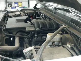 2020 Chevrolet Tahoe Premier z VIN 1GNSKCKJ3LR193830, wystawiony jako IAAI lot #42476342 z przebiegiem 72 405 mil mil oraz . Historia ofert i sprzedaży dostępna na DreamBid. Obrazek 18.