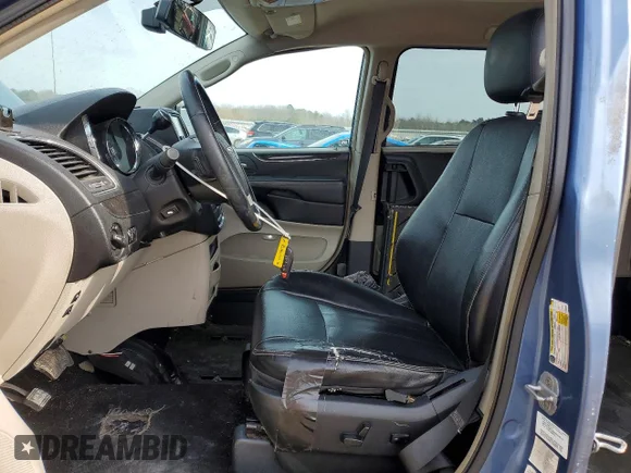 ✅ 2011 Chrysler Town & Country Touring L • VIN: 2A4RR8DG2BR746911 • Lot: 76050955. Listed on Copart with 187,613 mi. Free auction sales archive from the USA and detailed vehicle history report at DreamBid. Image 7.