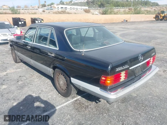 ✅ 1987 Mercedes-Benz 300 SDL • VIN: WDBCB25D9HA321294 • Lot: 44084670. Wystawiony na IAAI z przebiegiem 238 652 mil. Bezpłatny archiwum sprzedaży aukcyjnych z USA i szczegółowy raport historii pojazdu na DreamBid. Zdjęcie 3.