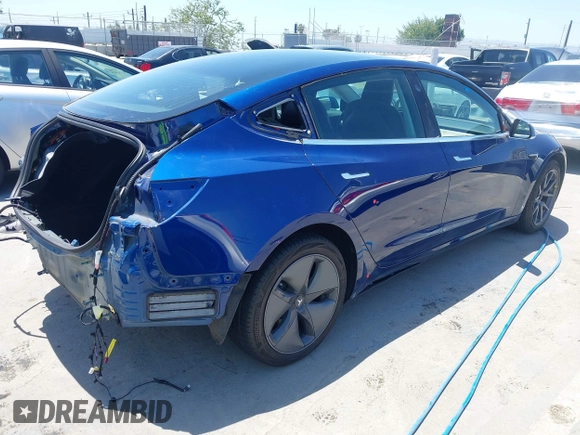 ✅ 2019 Tesla Model 3 Mid Range • VIN: 5YJ3E1EA2KF396653 • Lot: 45147831. Wystawiony na IAAI z przebiegiem 79 659 mil. Bezpłatny archiwum sprzedaży aukcyjnych z USA i szczegółowy raport historii pojazdu na DreamBid. Zdjęcie 4.