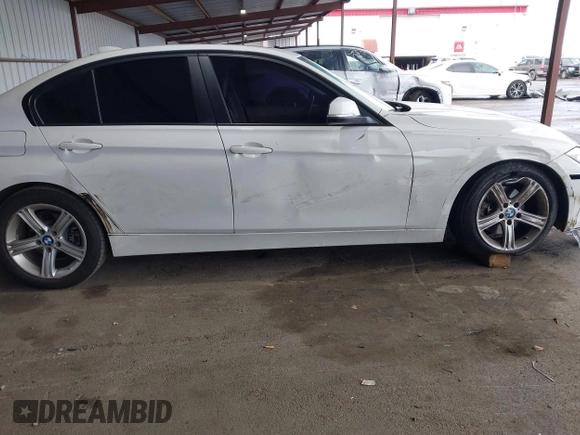 ✅ 2013 BMW 3 Series 328i • VIN: WBA3C1C59DF441000 • Lot: 44021243. Wystawiony na IAAI z przebiegiem 80 243 mil. Bezpłatny archiwum sprzedaży aukcyjnych z USA i szczegółowy raport historii pojazdu na DreamBid. Zdjęcie 6.
