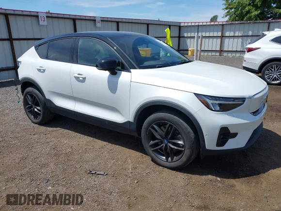 ✅ 2022 Volvo C40 Ultimate • VIN: YV4ED3GB8N2008276 • Лот: 45383731. Опубликован ранее на IAAI с пробегом 63 682 миль. Бесплатный доступ к архиву аукционных продаж из США и подробный отчёт об истории автомобиля на DreamBid. Изображение 1.