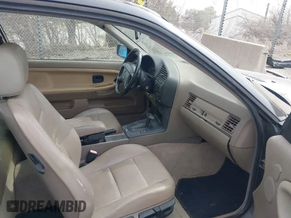 ✅ 1992 BMW 3 Series • VIN: WBABF4317NEK03462 • Lot: 44696365. Wystawiony na IAAI z przebiegiem 177 297 mil. Bezpłatny archiwum sprzedaży aukcyjnych z USA i szczegółowy raport historii pojazdu na DreamBid. Zdjęcie 5.