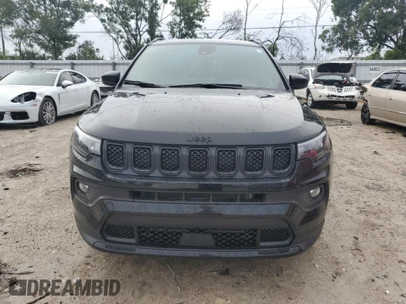 ✅ 2024 Jeep Compass Latitude • VIN: 3C4NJDBN3RT580413 • Lot: 69709094. Listed on Copart with 4,628 mi. Free auction sales archive from the USA and detailed vehicle history report at DreamBid. Image 5.