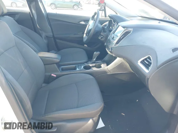 ✅ 2019 Chevrolet Cruze LS • VIN: 1G1BC5SM3K7141547 • Lot: 44171851. Wystawiony na IAAI z przebiegiem 73 557 mil. Bezpłatny archiwum sprzedaży aukcyjnych z USA i szczegółowy raport historii pojazdu na DreamBid. Zdjęcie 5.