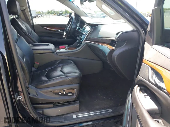 ✅ 2019 Cadillac Escalade ESV Premium Luxury • VIN: 1GYS4JKJ3KR197697 • Lot: 45195226. Wystawiony na IAAI z przebiegiem Nie podano. Bezpłatny archiwum sprzedaży aukcyjnych z USA i szczegółowy raport historii pojazdu na DreamBid. Zdjęcie 5.