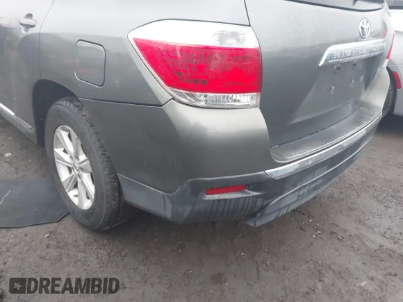 ✅ 2011 Toyota Highlander SE • VIN: 5TDZA3EH8BS010022 • Lot: 44149711. Wystawiony na IAAI z przebiegiem 205 830 mil. Bezpłatny archiwum sprzedaży aukcyjnych z USA i szczegółowy raport historii pojazdu na DreamBid. Zdjęcie 6.