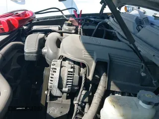 2014 Chevrolet Suburban LT z VIN 1GNSCJE05ER195862, wystawiony jako IAAI lot #43210972 z przebiegiem 296 051 mil mil oraz . Historia ofert i sprzedaży dostępna na DreamBid. Obrazek 19.