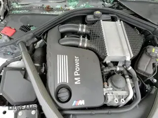 ✅ 2018 BMW M4 • VIN: WBS4Z9C58JEA24372 • Lot: 53400265. Listed on Copart with 75,698 mi. Free auction sales archive from the USA and detailed vehicle history report at DreamBid. Image 16.