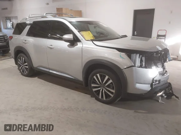 ✅ 2025 Nissan Pathfinder Platinum • VIN: 5N1DR3DK5SC254465 • Лот: 44642397. Опубликован ранее на IAAI с пробегом 13 794 миль. Бесплатный доступ к архиву аукционных продаж из США и подробный отчёт об истории автомобиля на DreamBid. Изображение 1.