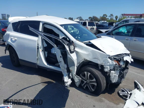 ✅ 2018 Toyota RAV4 LE • VIN: JTMZFREV0JJ729156 • Lot: 45104171. Wystawiony na IAAI z przebiegiem 65 590 mil. Bezpłatny archiwum sprzedaży aukcyjnych z USA i szczegółowy raport historii pojazdu na DreamBid. Zdjęcie 1.