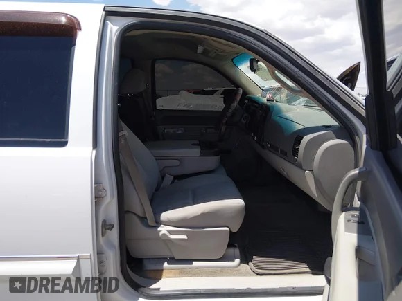 ✅ 2012 Chevrolet Silverado 1500 LT • VIN: 3GCPCSE02CG207113 • Lot: 45320217. Wystawiony na IAAI z przebiegiem 202 950 mil. Bezpłatny archiwum sprzedaży aukcyjnych z USA i szczegółowy raport historii pojazdu na DreamBid. Zdjęcie 5.
