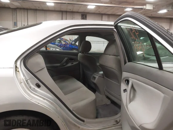 ✅ 2007 Toyota Camry LE • VIN: 4T1BE46KX7U158788 • Lot: 45109383. Wystawiony na IAAI z przebiegiem 163 661 mil. Bezpłatny archiwum sprzedaży aukcyjnych z USA i szczegółowy raport historii pojazdu na DreamBid. Zdjęcie 8.