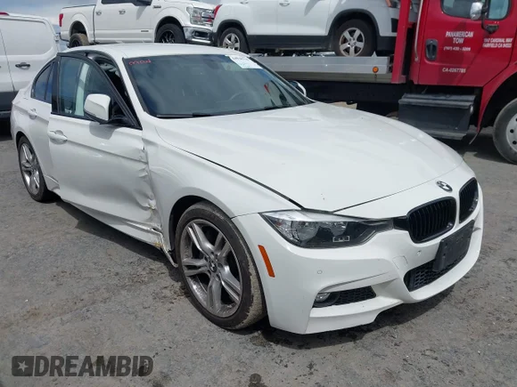 ✅ 2017 BMW 3 Series 330i • VIN: WBA8B9G36HNU54895 • Lot: 44930719. Wystawiony na IAAI z przebiegiem 77 638 mil. Bezpłatny archiwum sprzedaży aukcyjnych z USA i szczegółowy raport historii pojazdu na DreamBid. Zdjęcie 1.