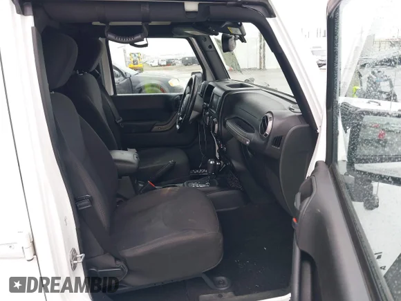 ✅ 2015 Jeep Wrangler Unlimited Sport • VIN: 1C4BJWDG3FL635852 • Lot: 43997790. Wystawiony na IAAI z przebiegiem 105 618 mil. Bezpłatny archiwum sprzedaży aukcyjnych z USA i szczegółowy raport historii pojazdu na DreamBid. Zdjęcie 5.