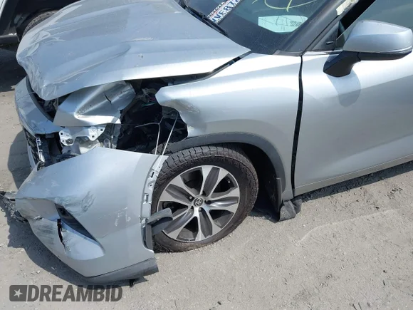 ✅ 2021 Toyota Highlander XLE • VIN: 5TDGZRBH3MS543518 • Lot: 45062299. Listed on IAAI with 98,680 mi. Free auction sales archive from the USA and detailed vehicle history report at DreamBid. Image 2.