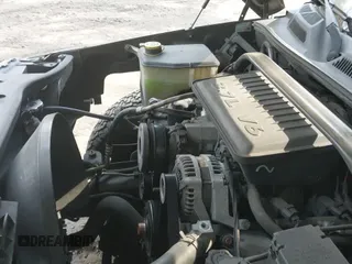 ✅ 2006 Jeep Commander • VIN: 1J8HG48K36C342666 • Lot: 41908526. Wystawiony na IAAI z przebiegiem 199 163 mil. Bezpłatny archiwum sprzedaży aukcyjnych z USA i szczegółowy raport historii pojazdu na DreamBid. Zdjęcie 20.