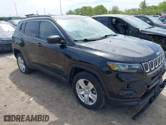 ✅ 2022 Jeep Compass Latitude • VIN: 3C4NJDBB8NT132250 • Лот: 42237867. Опубліковано раніше на IAAI з пробігом 93 195 миль. Безкоштовний доступ до архіву аукціонних продажів зі США та докладний звіт про історію автомобіля на DreamBid. Зображення 1.