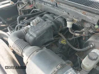 ✅ 2002 Ford F-150 XL • VIN: 1FTRF17202NA01318 • Lot: 42438268. Wystawiony na IAAI z przebiegiem 132 751 mil. Bezpłatny archiwum sprzedaży aukcyjnych z USA i szczegółowy raport historii pojazdu na DreamBid. Zdjęcie 13.