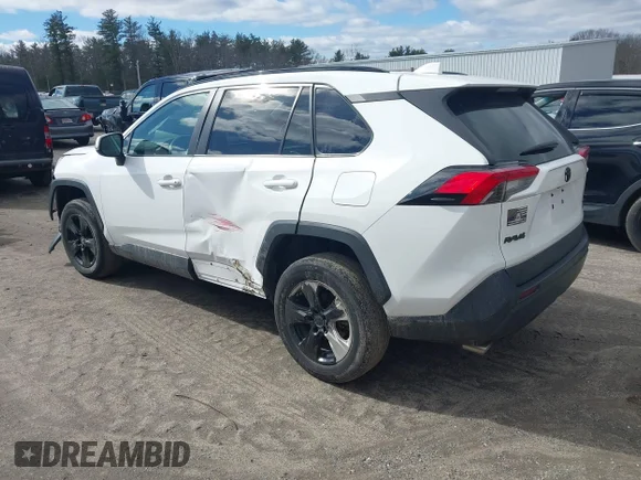 ✅ 2021 Toyota RAV4 XLE • VIN: 2T3P1RFVXMC150137 • Lot: 44615118. Wystawiony na IAAI z przebiegiem 90 774 mil. Bezpłatny archiwum sprzedaży aukcyjnych z USA i szczegółowy raport historii pojazdu na DreamBid. Zdjęcie 3.