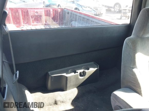 ✅ 2001 Chevrolet S-10 LS • VIN: 1GCCS19W018165635 • Lot: 43408392. Wystawiony na IAAI z przebiegiem Nie podano. Bezpłatny archiwum sprzedaży aukcyjnych z USA i szczegółowy raport historii pojazdu na DreamBid. Zdjęcie 8.
